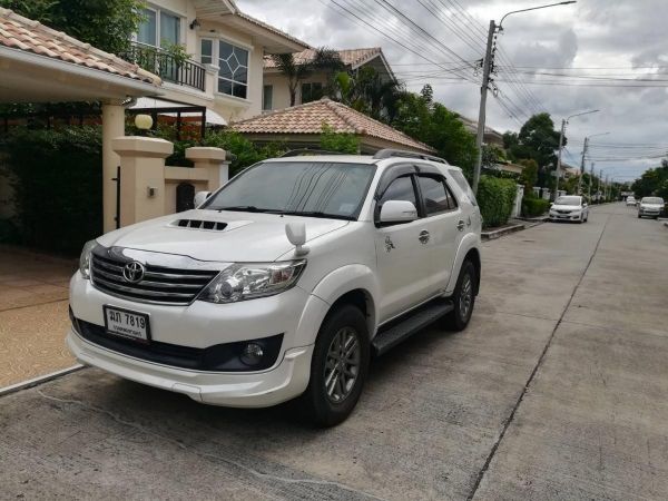 FORTUNER ฟอร์จูนเนอร์ รุ่นพิเศษ 50 ปี - เบาะหนังแท้สีดำและเบาะคนขับมีนวดไฟฟ้าเฉพาะรุ่นนี้ รถบ้าน เจ้าของขายเอง